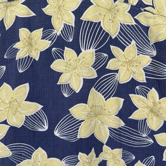 Tommy Bahama Men's Hawaiian Camp Shirt Floral Short Sleeve, 100% Silk, Medium - Picture 9 of 10